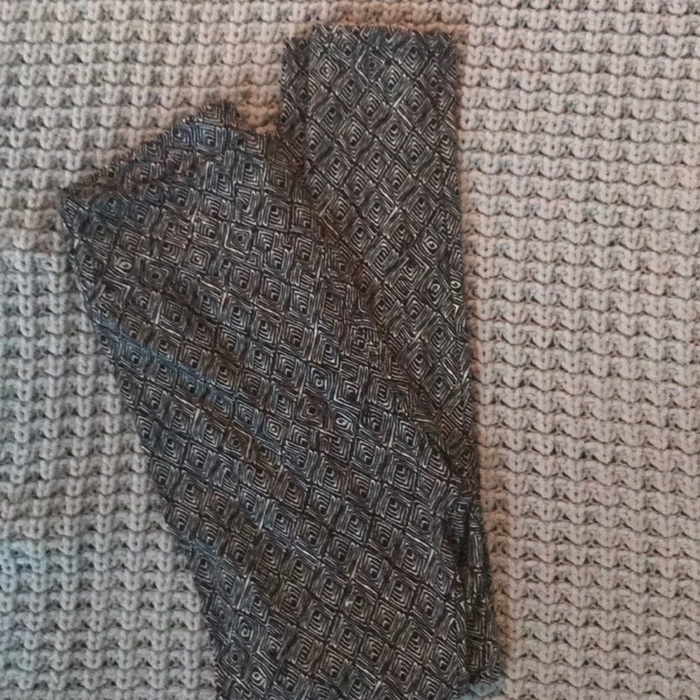 NWOT LulaRoe black and white OS leggings